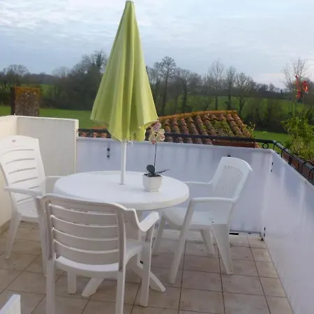 Rustique Avec Salle De Jeux Et Animaux En Campagne - Fr-1-426-336 Ferienhaus Saint-Julien-des-Landes