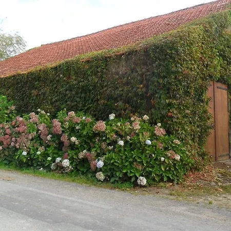Prázdninový dům Rustique Avec Salle De Jeux Et Animaux En Campagne - Fr-1-426-336 Saint-Julien-des-Landes