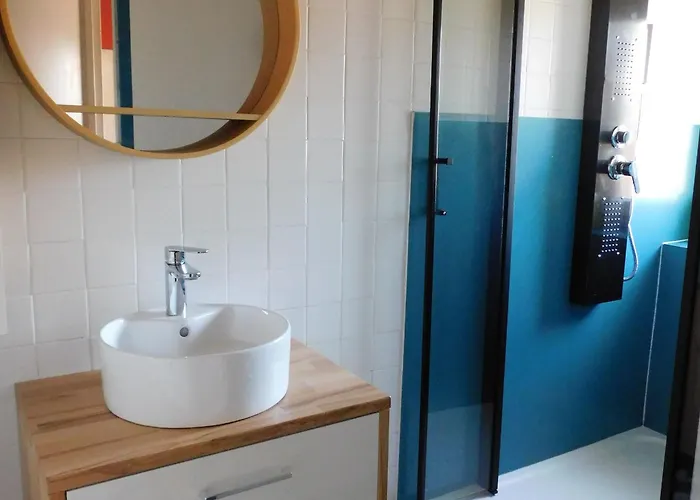 Rustique Avec Salle De Jeux Et Animaux En Campagne - Fr-1-426-336 Saint-Julien-des-Landes