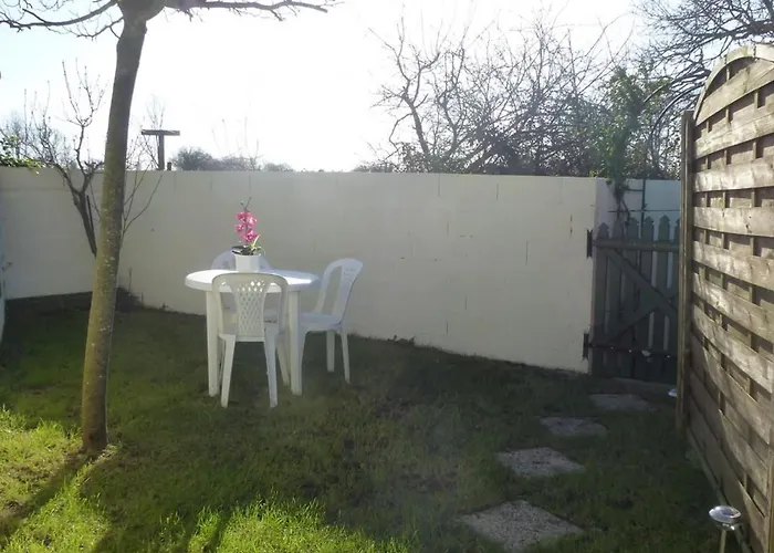 Rustique Avec Salle De Jeux Et Animaux En Campagne - Fr-1-426-336 Vakantiehuis Saint-Julien-des-Landes