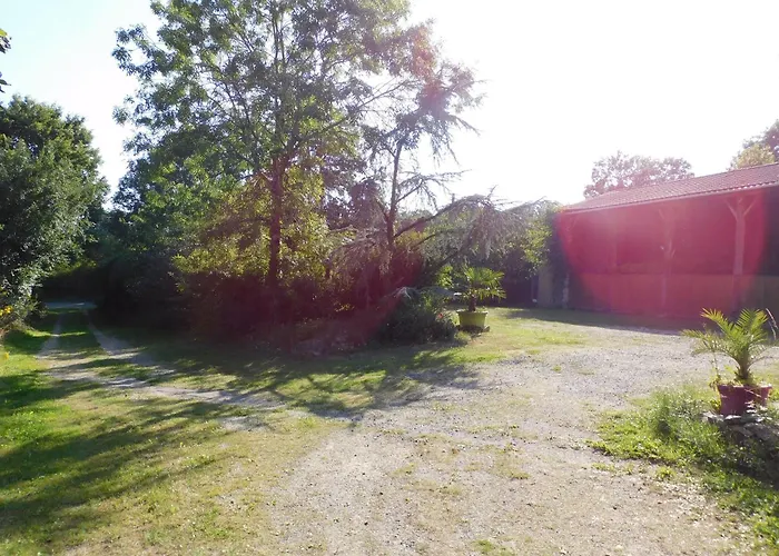 Vakantiehuis Rustique Avec Salle De Jeux Et Animaux En Campagne - Fr-1-426-336