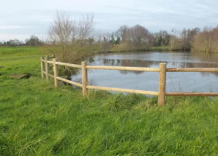 Rustique Avec Salle De Jeux Et Animaux En Campagne - Fr-1-426-336 Vakantiehuis